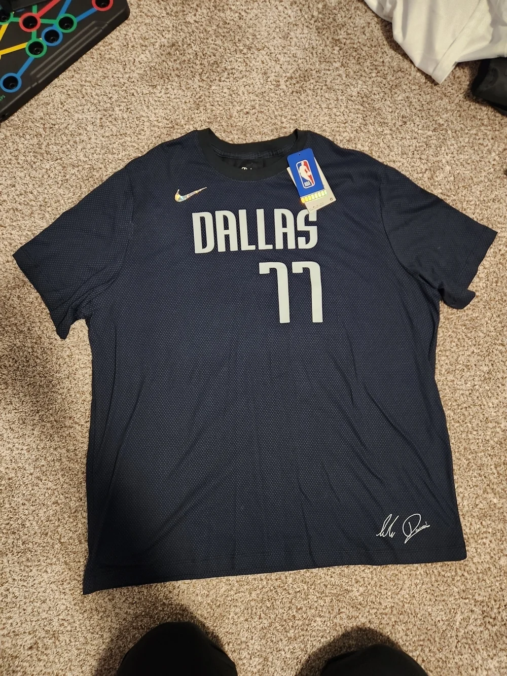 Nike NBA Dallas Mavericks Luka Dončić #77 T-shirt